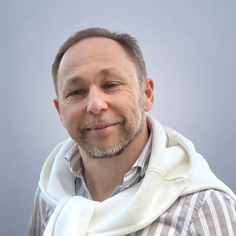Simon Rapoport Headshot